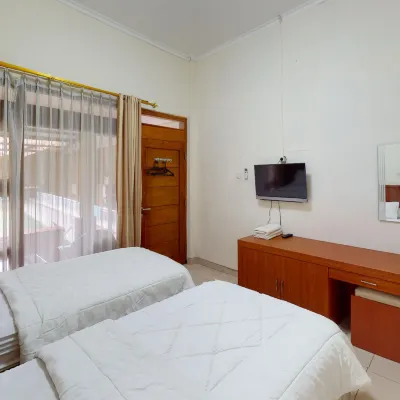 Syariah Wisma Kartika Hotel berhampiran Istana Surakarta