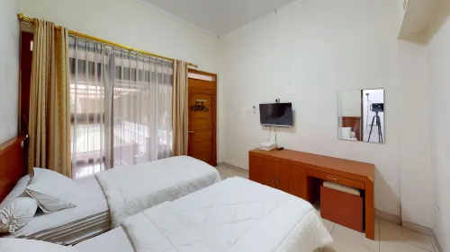 Kartika Syariah Guest House Hotels in Pasar Kliwon