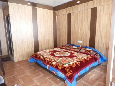 Bharat Guest House Отели рядом с достопримечательностью «Bholagiri Ashram»