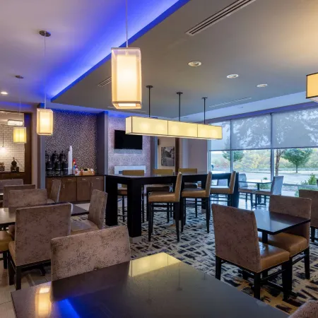 La Quinta Inn & Suites by Wyndham Morgantown