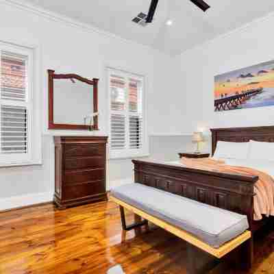Noir Cottage | Glenelg North | 3Br | Netflix| BBQ Rooms