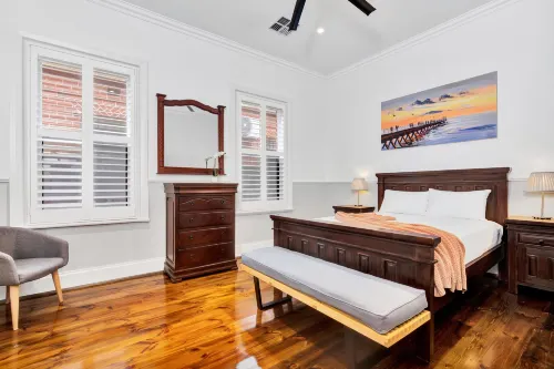 Noir Cottage | Glenelg North | 3Br | Netflix| BBQ - บังกะโล