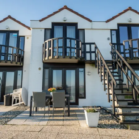 Giuliott with Parking and Shared Pool
