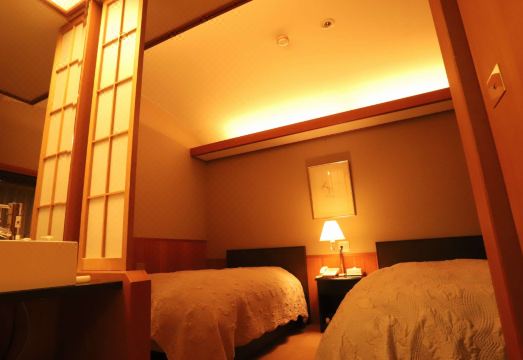 나라야 료칸의 전통적인 입구 모습