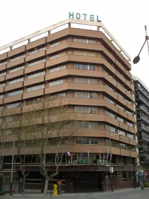 Hotel Condestable Iranzo Hotel dekat Aulario Flores de Lemus