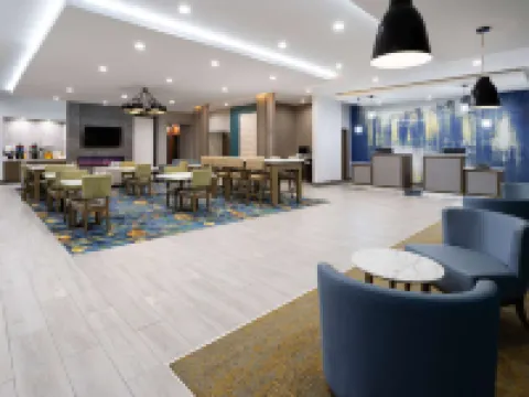 La Quinta Inn & Suites by Wyndham Locust Grove Hotel di Henry County