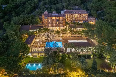 Palasiet Wellness Clinic&Thalasso 4 Sup Отели рядом с достопримечательностью «Sequia Parra»