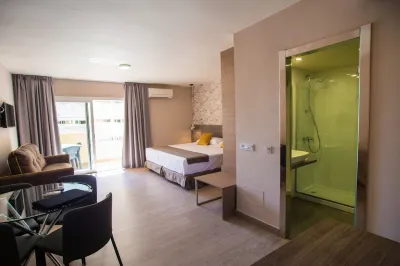 Ona Marbella Inn Hôtels à proximité de : Puerto Cabopino beach & marina