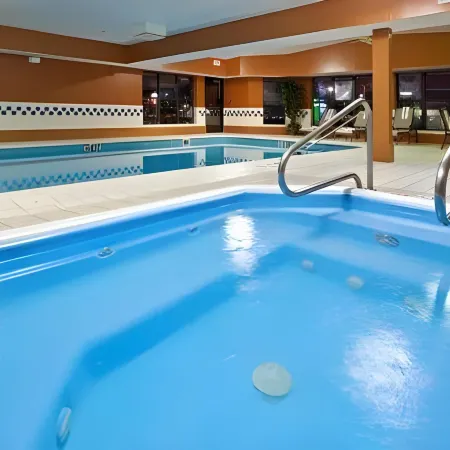 MUNCIE PLACE HOTEL & SUITES by IHG