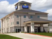 Days Inn & Suites by Wyndham Mineral Wells Hôtels à : Mineral Wells