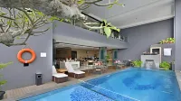 Travello Hotel Bandung - Swimmingpools