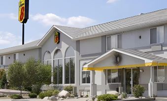 Super 8 by Wyndham West Branch