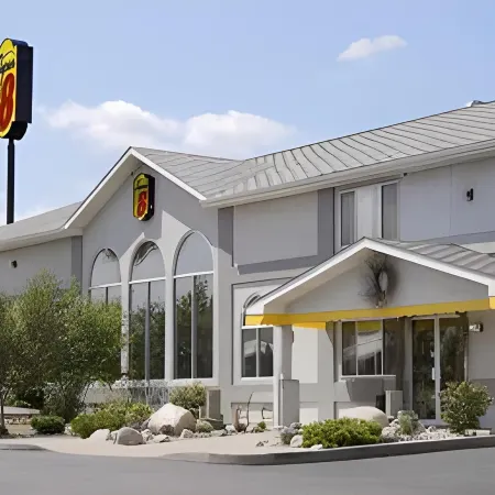 Super 8 by Wyndham West Branch