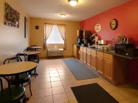 Super 8 by Wyndham Pratt Hotel a Township 12