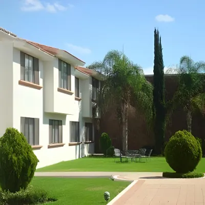 La Posada Hotel y Suites Hotels near Alfonso Lastras Stadium