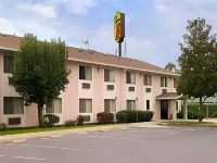 Super 8 by Wyndham Selma/Fresno Area Hotels in Selma