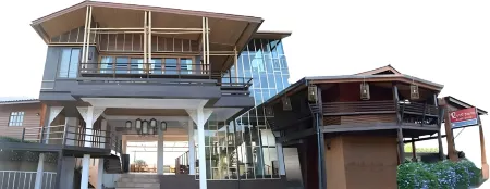 River Bank Resort Отели в г. Mae Sariang