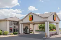 Super 8 by Wyndham Appleton Hotels in Appleton