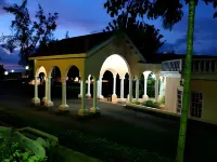 Cardiff Hotel and Spa Hotels in Discovery Bay