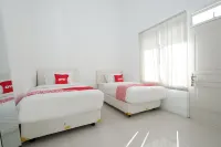 Griya RW Family Guest House Redpartner Hotels in Blulukan