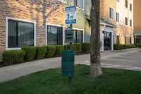 TownePlace Suites Dallas DeSoto - parking