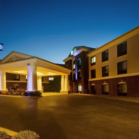 Holiday Inn Express & Suites MORRIS by IHG