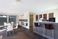 Rocklea International Motel Hotels in Darra