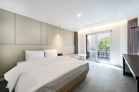 Daejeon Dunsan Hotel Wisley & Bourbon Отели рядом с достопримечательностью «Hanbat Arboretum»