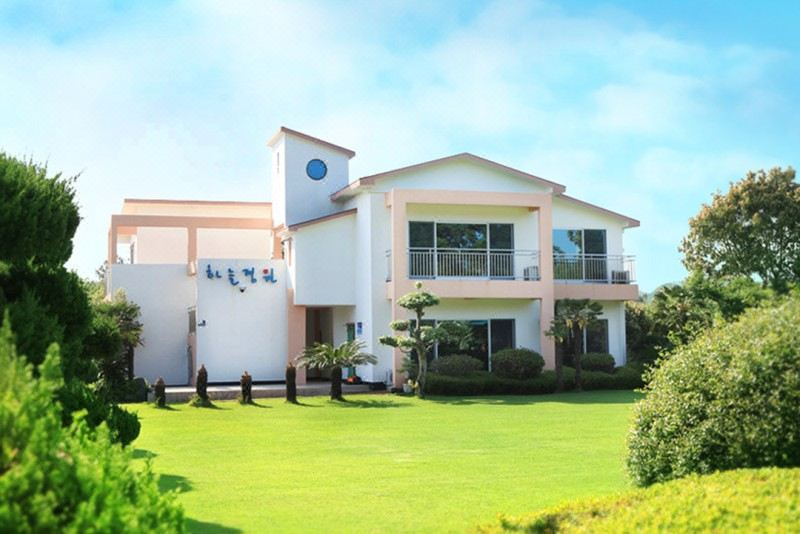 서귀포 제주하늘정원펜션의 아름다운 정원