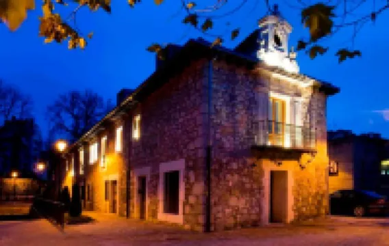 Hotel Maria Luisa Hotels near Burgos-Rosa de Lima Railway Station