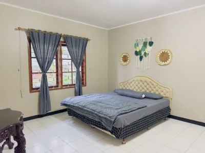 Villa Manulang Big Capacity by Puncak Go Villas Hotels in Cimacan