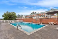Econo Lodge Waynesboro - Skyline Drive - Pools