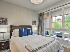 Chic Condo w/ Balcony in the Heart of Annapolis!