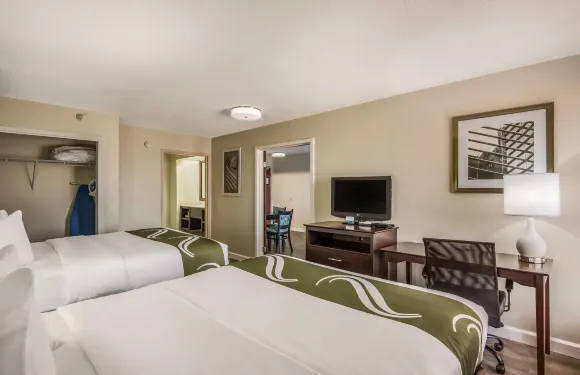 昆西 - 市中心凱藝套房酒店