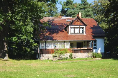 XXL House Altenhof by Lake Werbellin Dock Hotels near Biorama Projekt