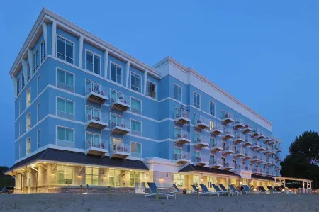 Hampton Inn & Suites Manistee Waterfront Отели рядом с достопримечательностью «Заповедник Лейк Блафф Берд»