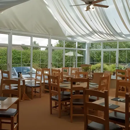 Woodfalls Inn