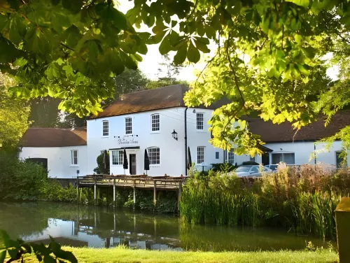 The Dundas Arms - parking