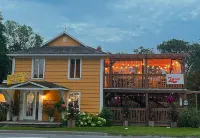 Jaune Hôtel-Boutique Hotels in Desbiens