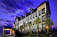 Comfort Inn & Suites Hotels near Cash Pawn