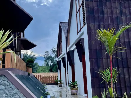 Vany Villa Balige Отели в г. Toba Regency