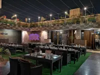 Palm Tree Hotel & Restaurant