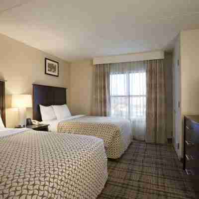 Embassy Suites by Hilton Cleveland Beachwood Rooms