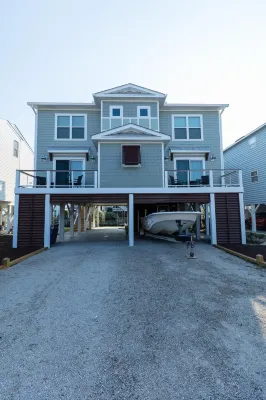 Amazing Sunset Beach canal home - Kayak, paddleboard, bring your boat & jetskis