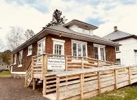 Close to Hurley, Trail access, near The Gile Flowage with Central Air & King Bed