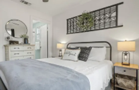 Columbus Cottage, .5 Miles to Main, Private Hot Tub!