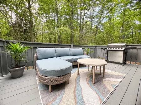 Poconos Hideaway - Close to Skiing and Water Parks. Perfect for Families.