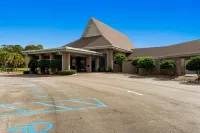 Sunny 1st Floor Condo w/ Pool: Golf, Swim & Play! Hotels in Diamondhead