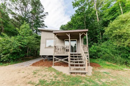 Quiet, cozy cottage on a 45 acre homestead.