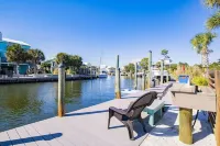 Beautiful Beach Home- 3 min walk to beach-Boat dock in back yard & private pool